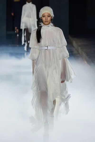 Look 8